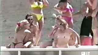 Bootylicious blondie ...