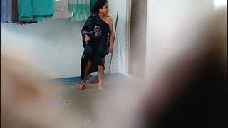 اچھے لباس پہنے ہوئے  ...
