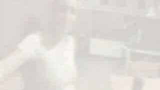 موٹے سنہرے بالوں وال ...