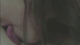 سنہرے بالوں والی کتی ...